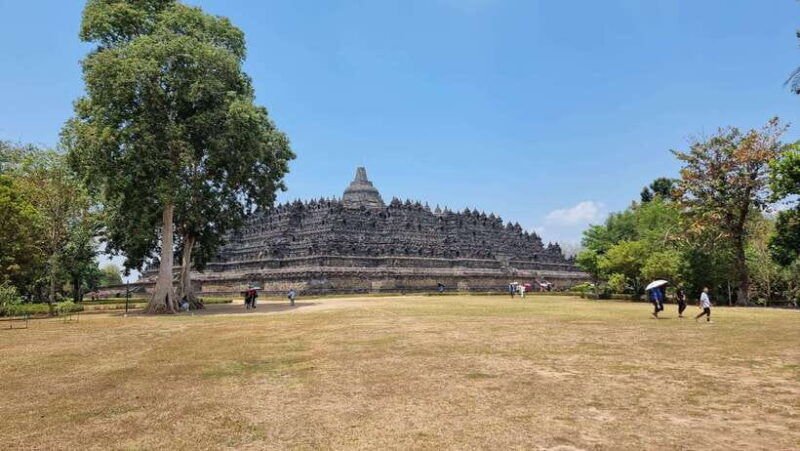 sunrise-hill-borobudur-prambanan