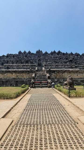 sunrise-hill-borobudur-prambanan