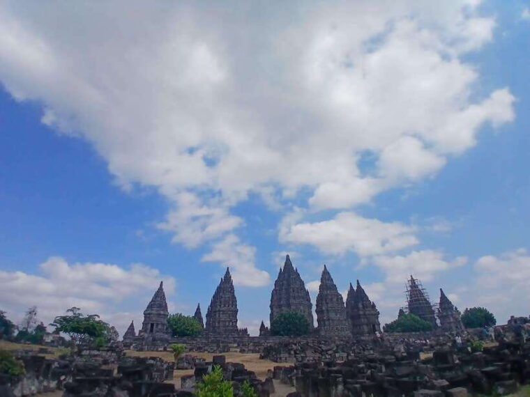 sunrise-hill-borobudur-prambanan