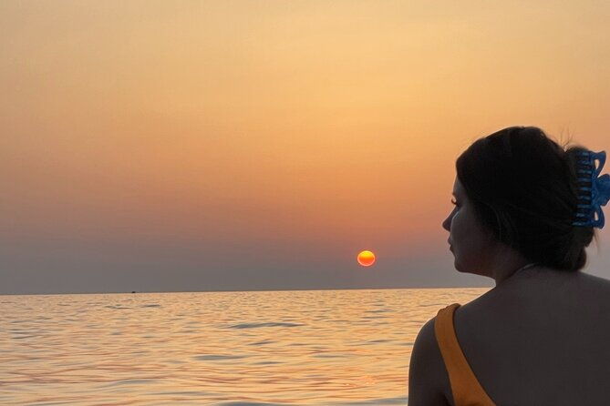 sunrise-in-a-stand-up-paddle-with-breakfast-on-board