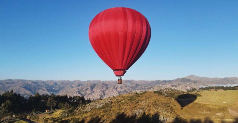 sunrise-in-hot-air-balloon-over-cusco