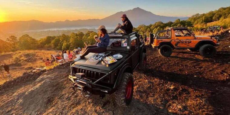 sunrise-jeep-tour-with-photographer