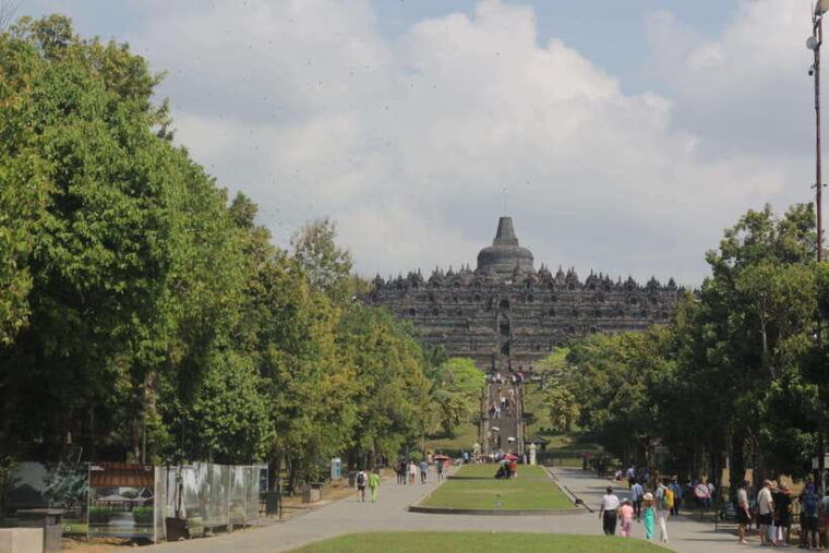 sunrise-setumbu-borobudur-and-prambanan-ticket-guaranteed