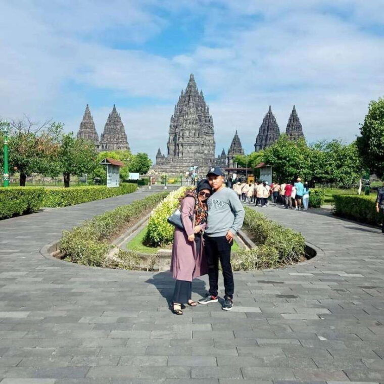 sunrise-setumbu-borobudur-prambanan-temple-tour