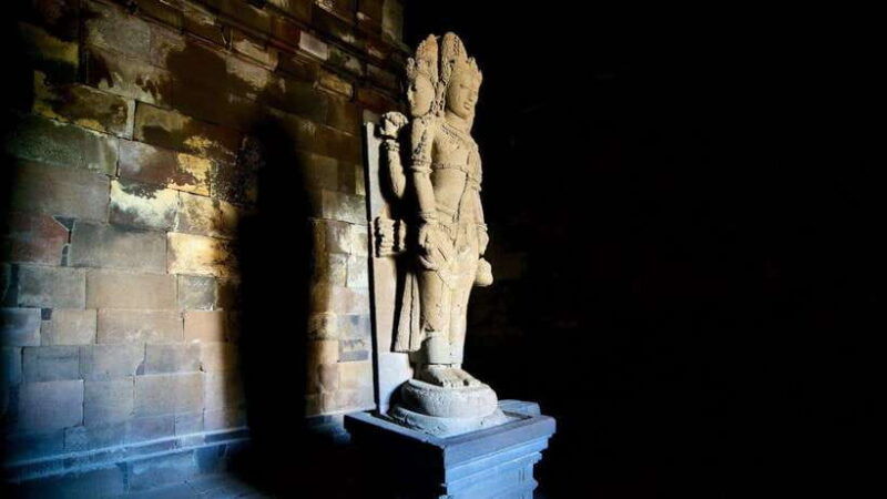 sunrise-setumbu-borobudur-structure-climbing-and-prambanan