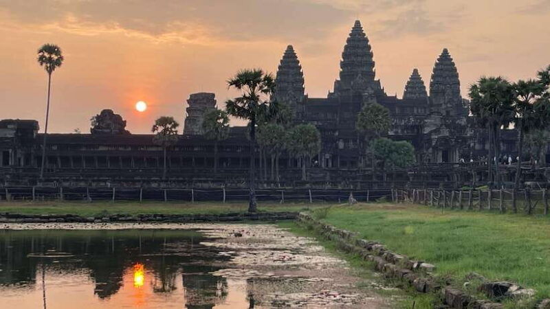 sunrise-shared-tour-in-angkor-from-siem-reap