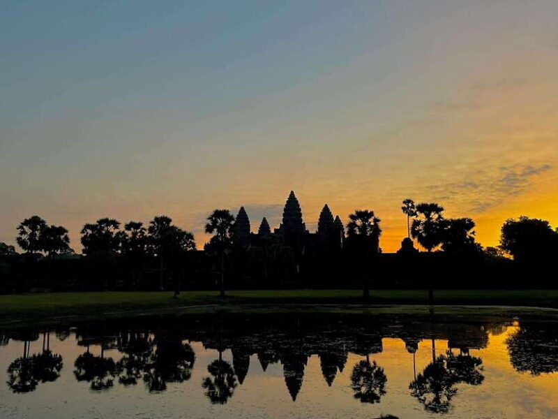 sunrise-shared-tour-in-angkor-from-siem-reap