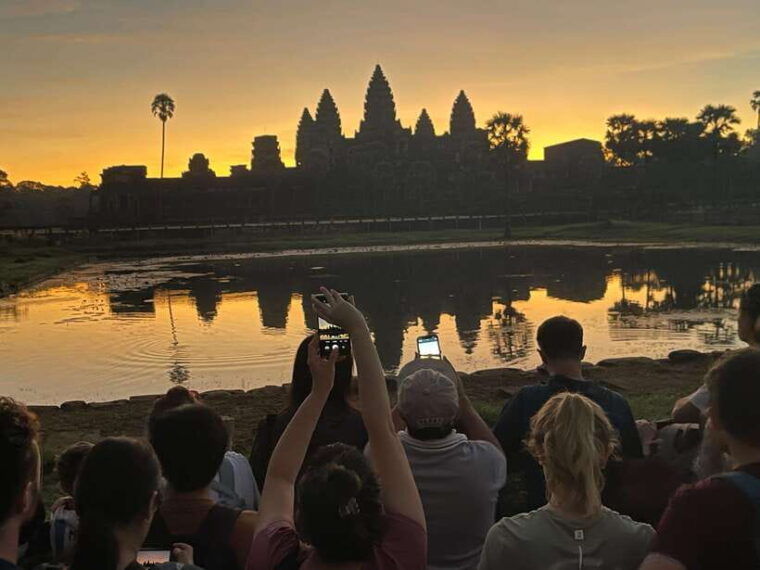 sunrise-shared-tour-in-angkor-from-siem-reap