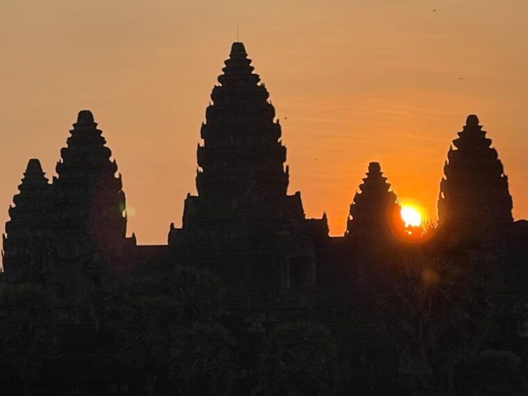 sunrise-shared-tour-in-angkor-from-siem-reap