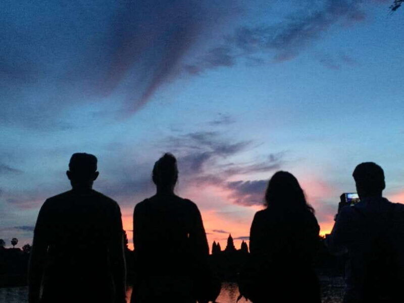 sunrise-shared-tours-angkor-wat-bayon-ta-prohm-banteay-srei