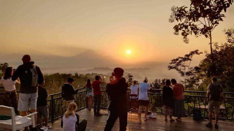 sunrise-stumbu-hill-borobudur-prambanan