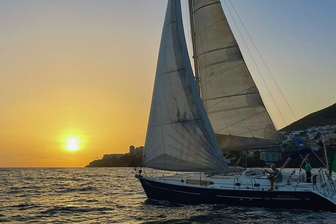 sunrise-sunset-moonlight-private-sailing-cruises-in-madeira