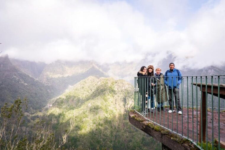 sunrise-tour-pico-do-areiro-half-day-4x4-tour-2