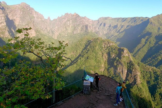 sunrise-tour-pico-do-areiro-half-day-4x4-tour