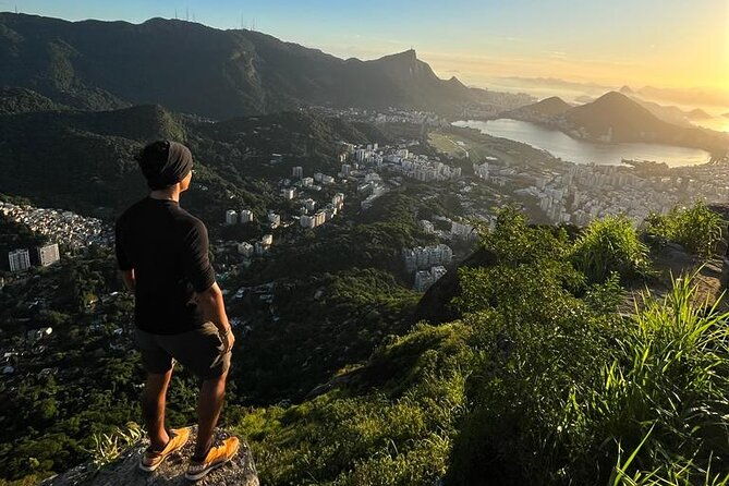 sunrise-two-brothers-hike-in-vidigal