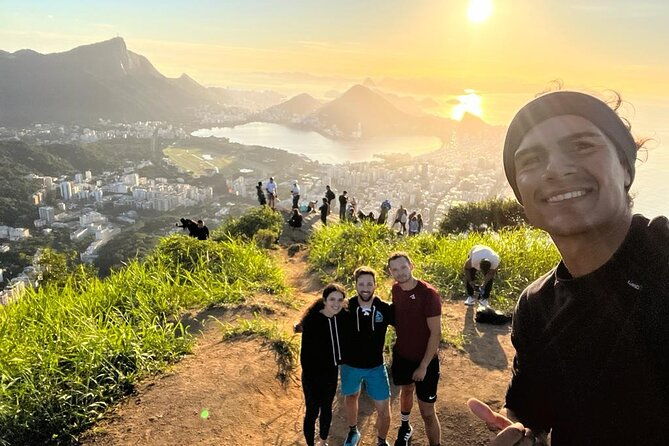 sunrise-two-brothers-hike-in-vidigal
