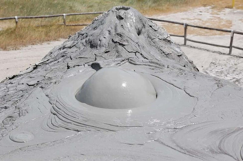 Sunset among the mud volcanoes: guided visit to the Salse di Nirano - Key Points