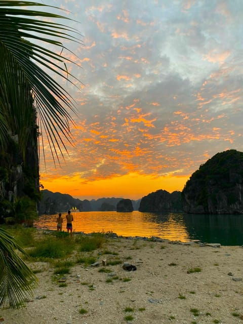 sunset-and-magical-bioluminescence-plankton-night-kayak-tour