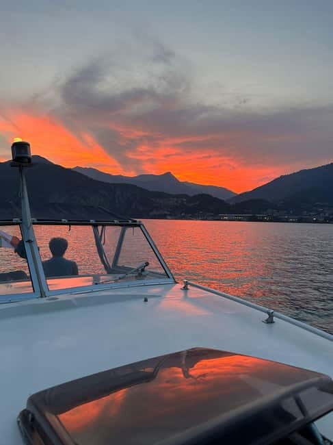 Sunset aperitif on a boat on Lake Iseo - Key Points