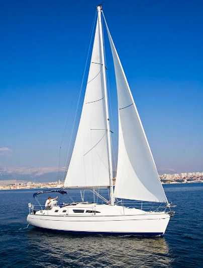 sunset-aperitif-on-a-sailing-boat