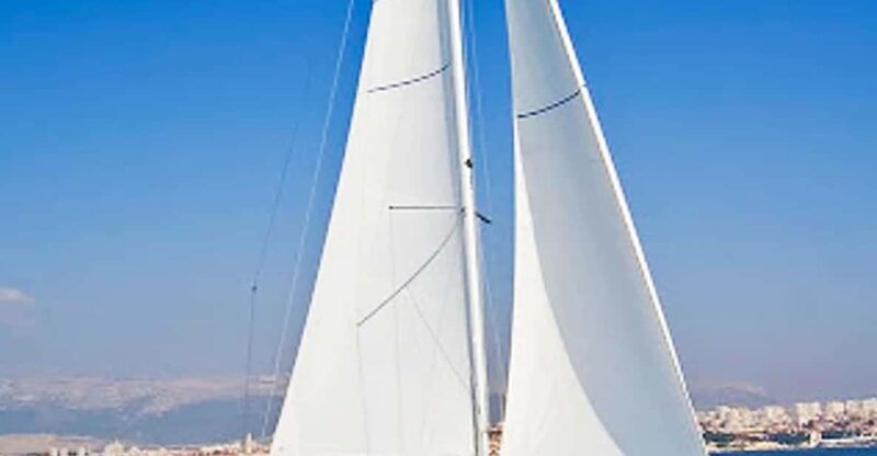 sunset-aperitif-on-a-sailing-boat