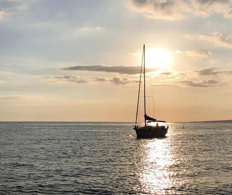 sunset-aperitif-on-a-sailing-boat