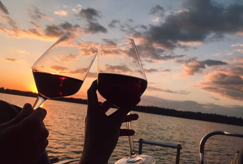 sunset-aperitif-on-a-sailing-boat