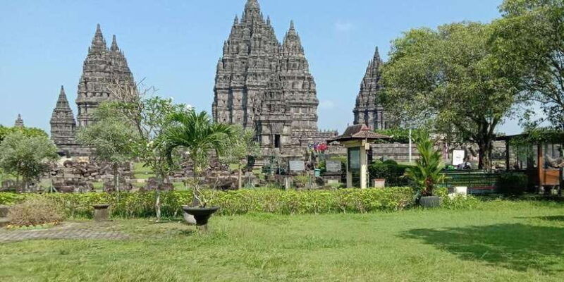 sunset-at-prambanan-and-sendratari-ramayana-ballet-prambanan