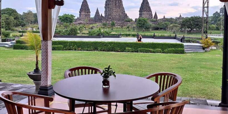 sunset-at-prambanan-temple-ramayana-ballet-performance