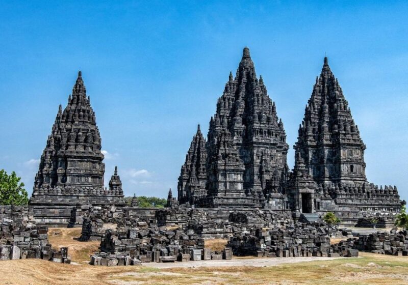 Sunset at Prambanan Temple with Professional Guide - Why This Tour Works Well