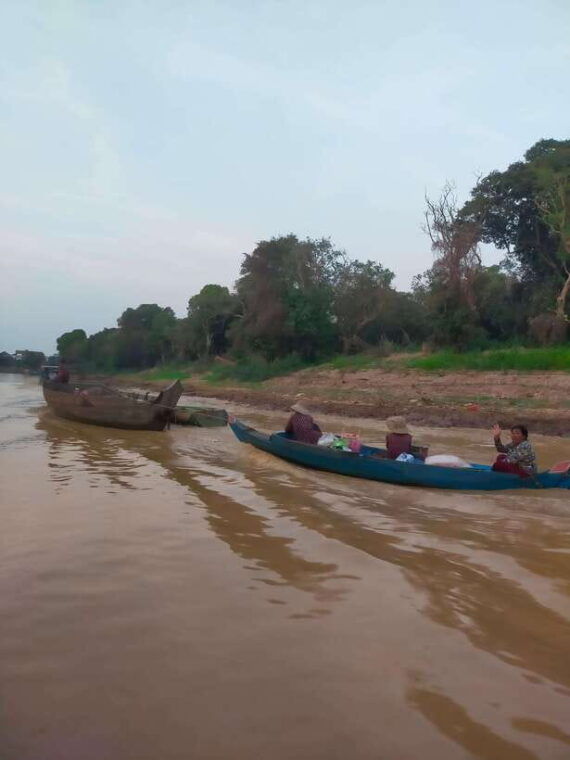 sunset-at-the-floating-village-on-the-gigantic-lake