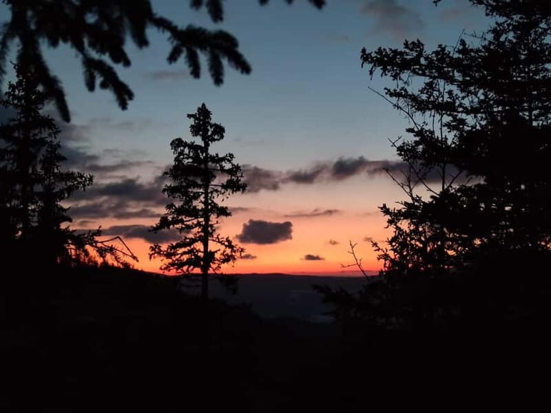 Sunset at the Monges lake and peaks - Key Points