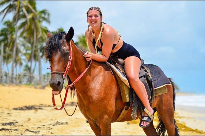 sunset-beach-horseback-riding-in-macao-beach