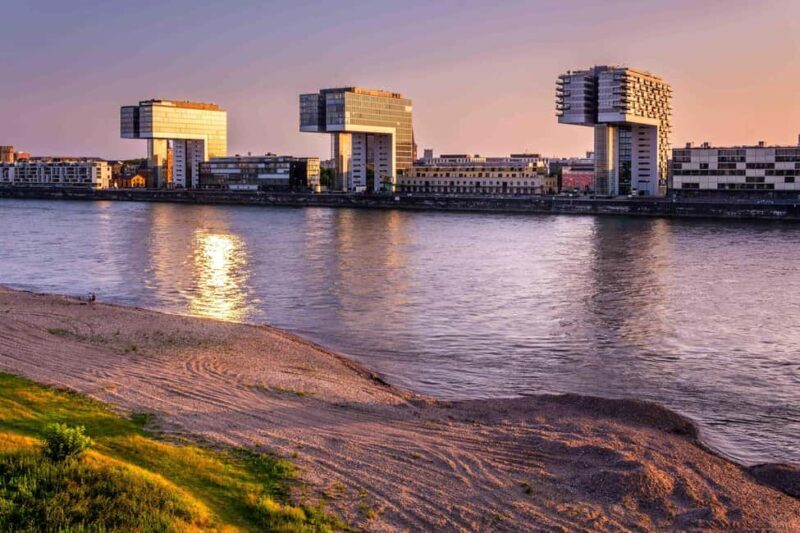 Sunset & Blue Hour Photography  Photo walk through Cologne - Key Points  