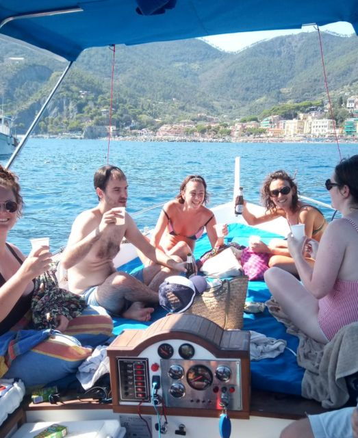 sunset-boat-tour-with-drinks-and-snacks