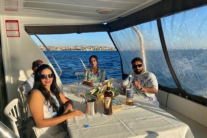 sunset-bosphorus-yacht-tour-in-istanbul