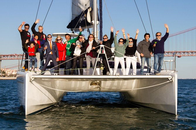 sunset-catamaran-in-lisbon-music-and-open-bar