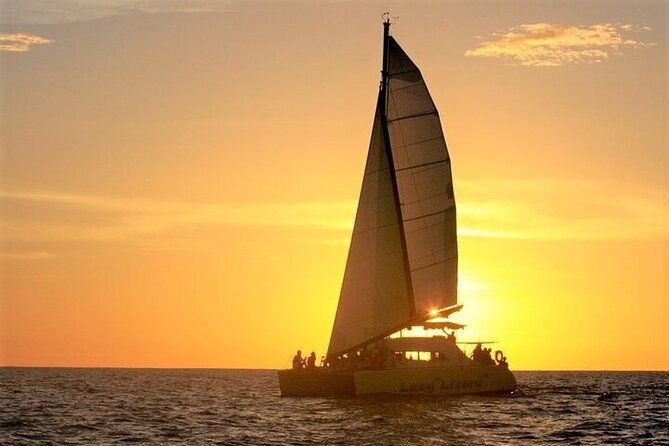 sunset-catamaran-in-playa-flamingo