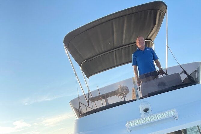 sunset-champagne-and-charcuterie-charter-in-tampa-private-avail