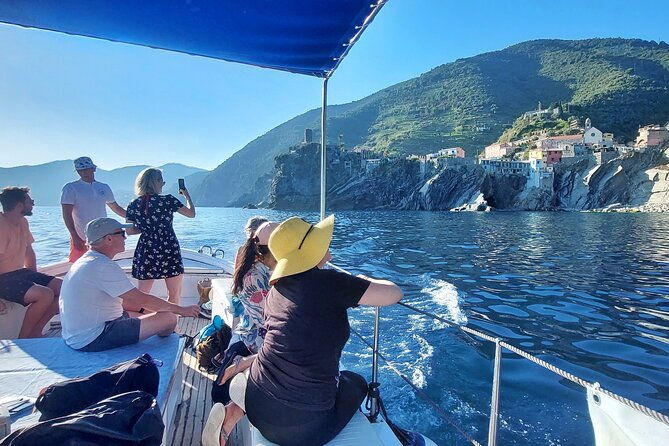 sunset-cinque-terre-boat-tour-with-a-traditional-ligurian-gozzo-from-monterosso