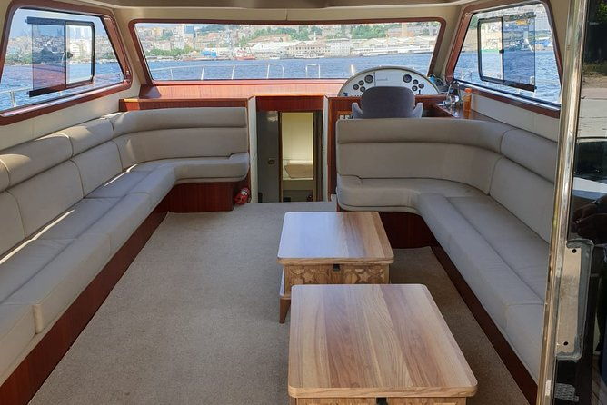 sunset-cruise-on-luxury-yacht-in-istanbul-bosphorus