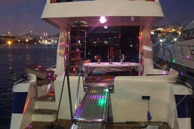 sunset-cruise-on-luxury-yacht-in-istanbul-bosphorus