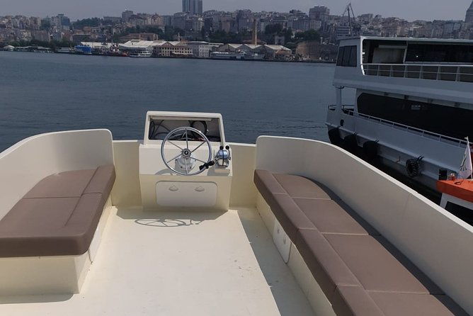 sunset-cruise-on-luxury-yacht-in-istanbul-bosphorus