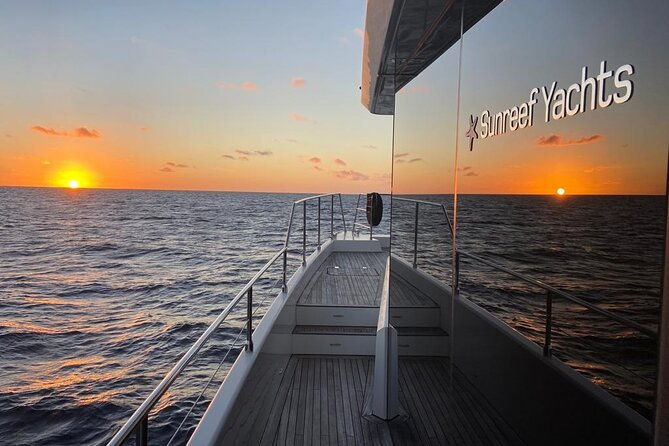 sunset-cruise-party-luxury-yacht-all-inclusive-experience