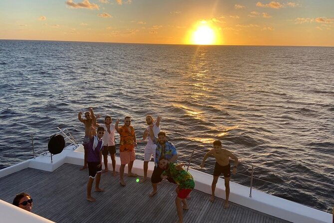sunset-cruise-party-luxury-yacht-all-inclusive-experience