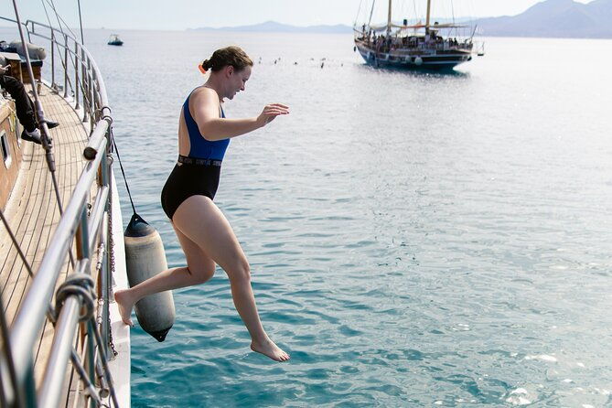 sunset-dinner-cruise-sunset-swim-drinks-and-dinner-onboard-2