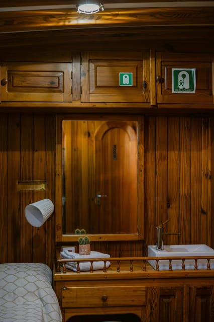 sunset-dinner-cruise-swim-stop-drinks-onboard-dining