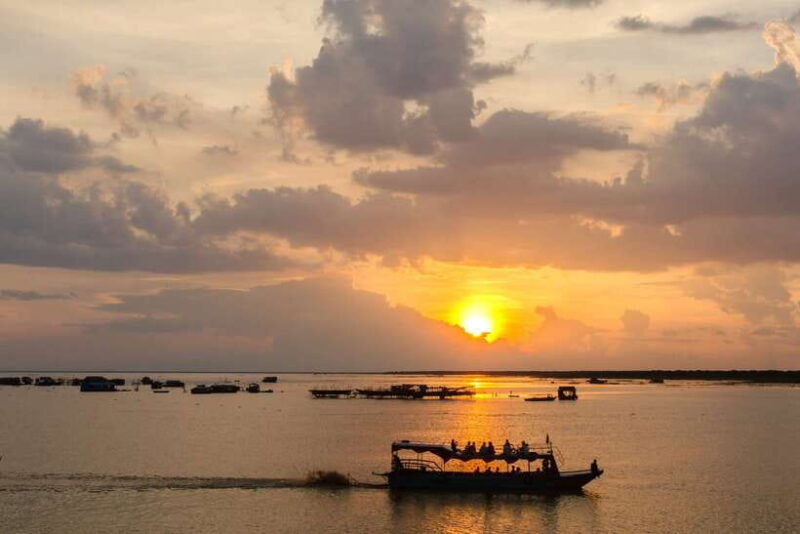 sunset-dinner-tour-tonle-sap-lake-floating-village