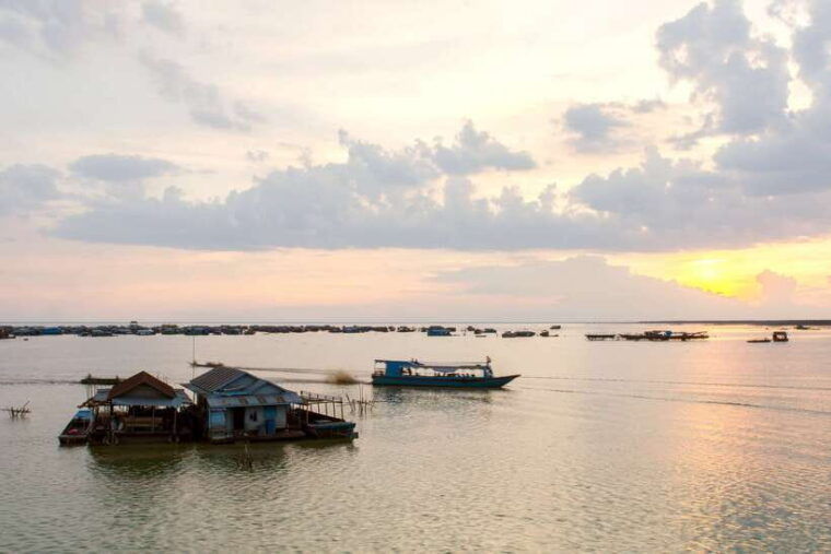 sunset-dinner-tour-tonle-sap-lake-floating-village
