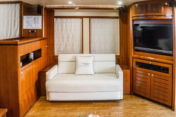 Sunset escape on Bluemoon 64ft from Dubai Marina to Atlantis - FAQ